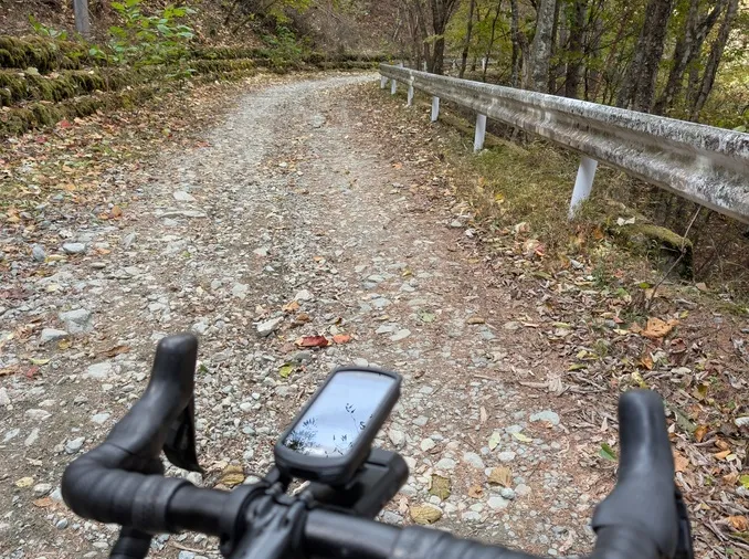 Gravel riding on the Mikabo Super Rindo.